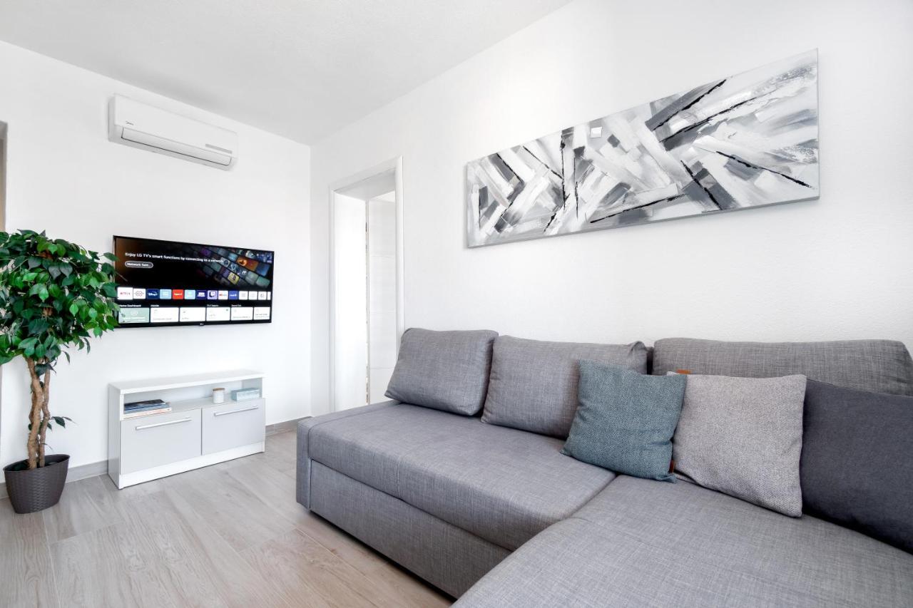 Apartments And Rooms Vuleta, Close To The Beach Makarska Exterior foto